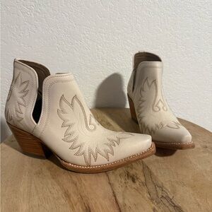 Ariat Cream Western Ankle Booties